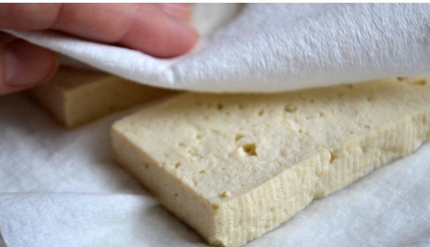 Rán đậu phụ cho luôn vào chảo dầu là sai: Làm thêm 2 bước này đậu vàng giòn, không bị nát và dính chảo-2