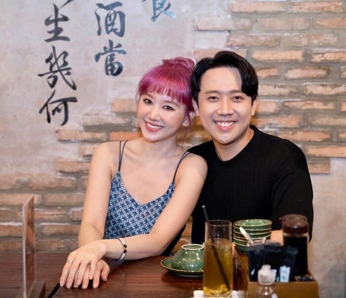 Ngẫu hứng nhảy nhót ở sân bay, vợ chồng Trấn Thành - Hari Won gây bão mạng xã hội-6