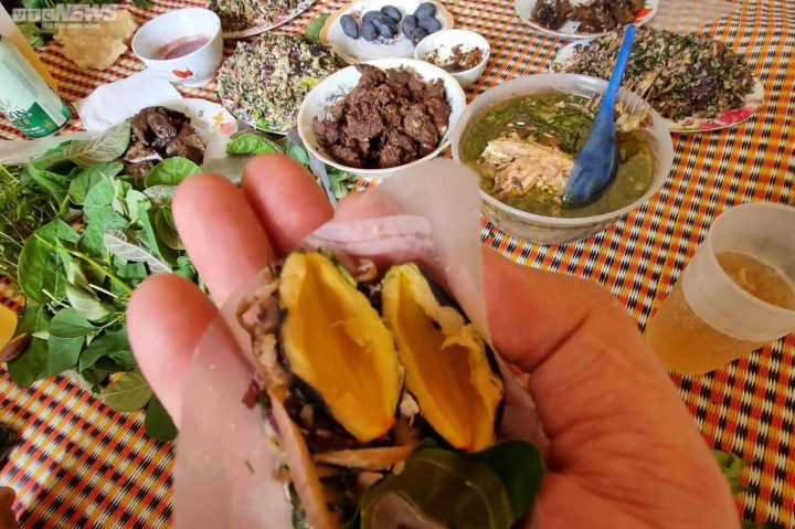 Trèo lên ngọn cây thu hoạch vàng đen, nông dân bỏ túi hàng trăm triệu đồng-13