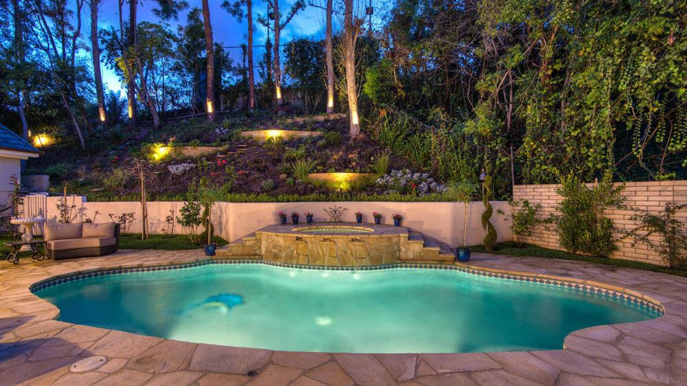 Biệt thự siêu sang dát vàng, có cả phòng chiếu phim của diễn viên Thành Long-5