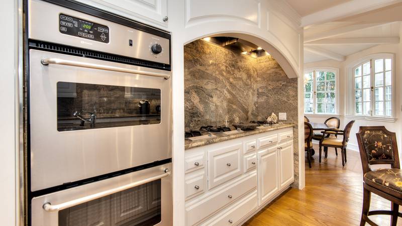 Biệt thự siêu sang dát vàng, có cả phòng chiếu phim của diễn viên Thành Long-6