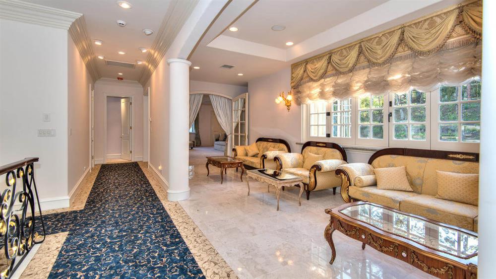 Biệt thự siêu sang dát vàng, có cả phòng chiếu phim của diễn viên Thành Long-7