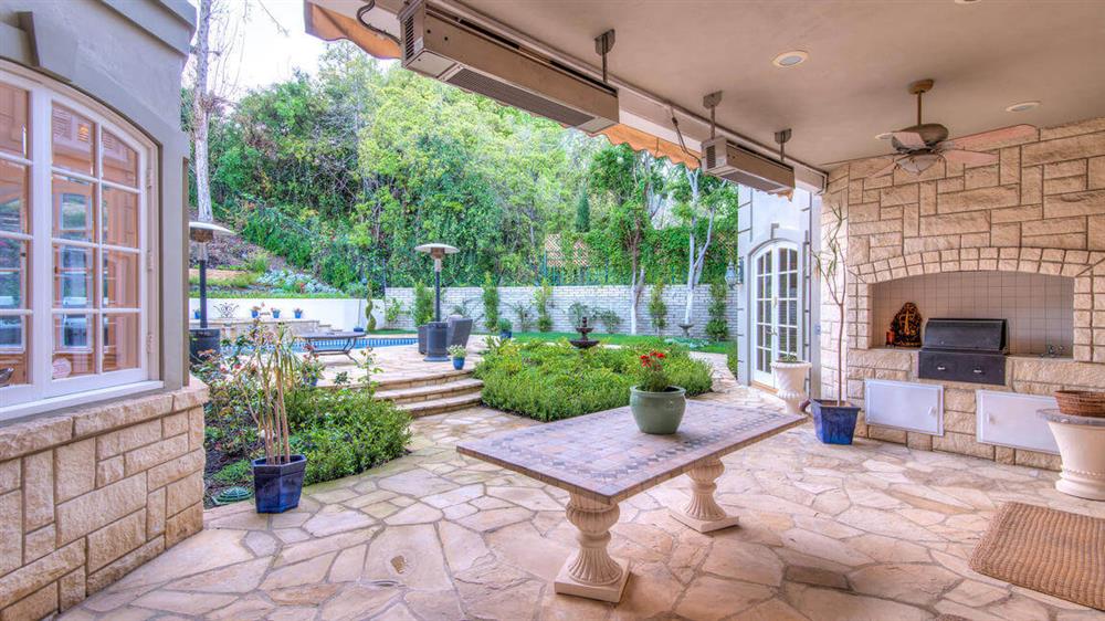 Biệt thự siêu sang dát vàng, có cả phòng chiếu phim của diễn viên Thành Long-10