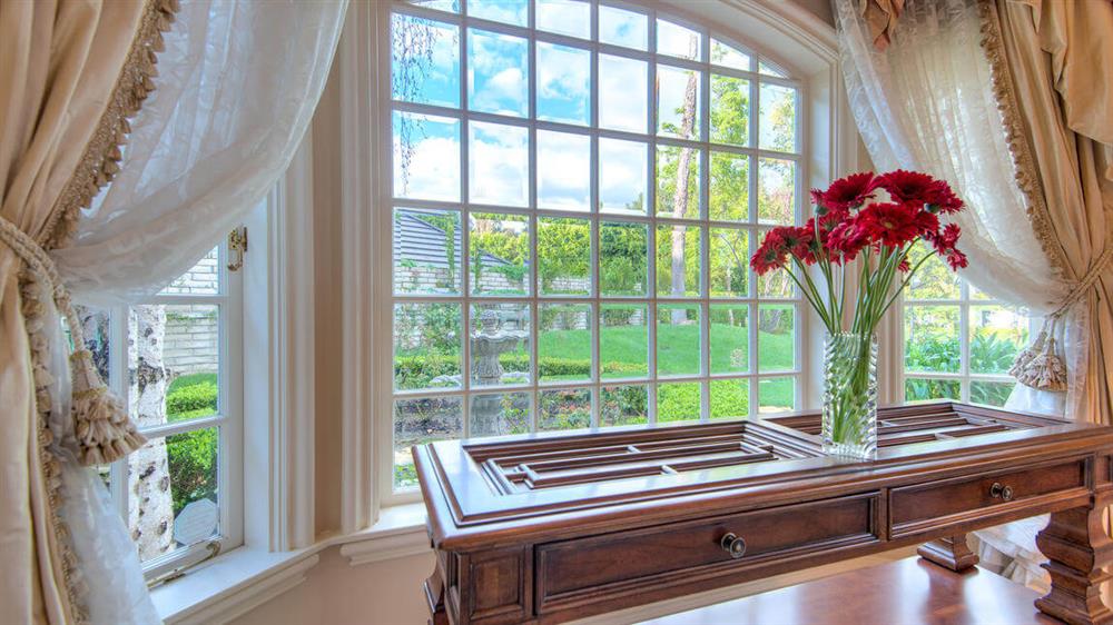 Biệt thự siêu sang dát vàng, có cả phòng chiếu phim của diễn viên Thành Long-11