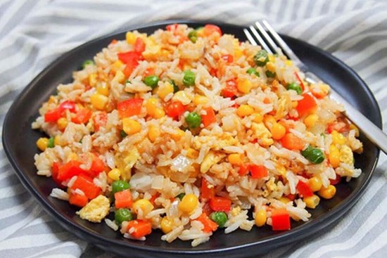 Cơm rang chuẩn vị như nhà hàng trên phố cổ Hà Nội, bạn đã biết cách chế biến?