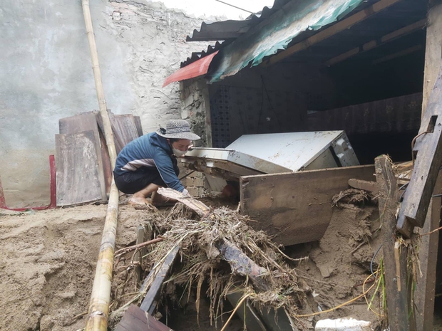 Thắt lòng cảnh mất con, cào bùn đất tìm tài sản bị lũ cuốn trôi ở Nghệ An: Cần lắm sự chia sẻ của cộng đồng-3