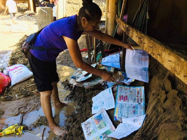 Thắt lòng cảnh mất con, cào bùn đất tìm tài sản bị lũ cuốn trôi ở Nghệ An: Cần lắm sự chia sẻ của cộng đồng-4