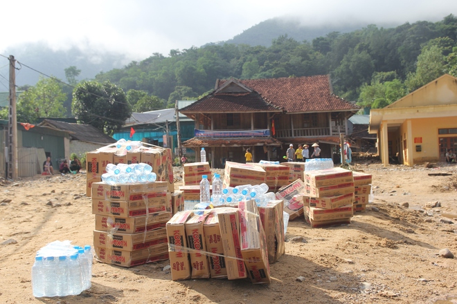 Thắt lòng cảnh mất con, cào bùn đất tìm tài sản bị lũ cuốn trôi ở Nghệ An: Cần lắm sự chia sẻ của cộng đồng-12