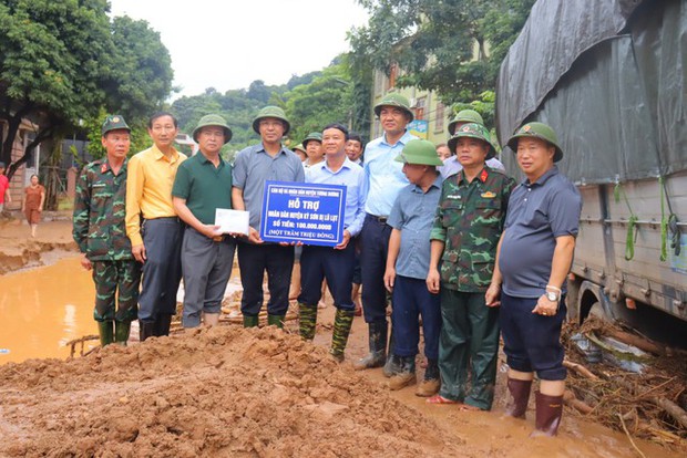 Thắt lòng cảnh mất con, cào bùn đất tìm tài sản bị lũ cuốn trôi ở Nghệ An: Cần lắm sự chia sẻ của cộng đồng-14