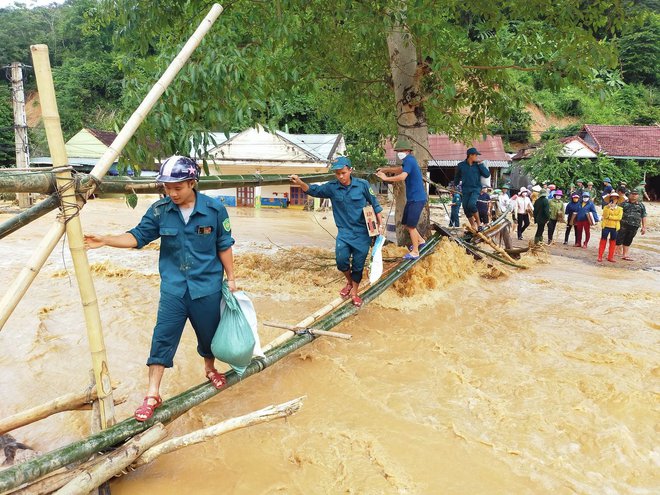 Thắt lòng cảnh mất con, cào bùn đất tìm tài sản bị lũ cuốn trôi ở Nghệ An: Cần lắm sự chia sẻ của cộng đồng-8