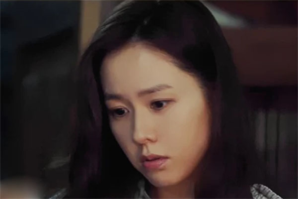 Ngỡ ngàng tôi vừa ra khỏi nhà người yêu, mẹ người yêu mang giấy ra đốt vía!-9