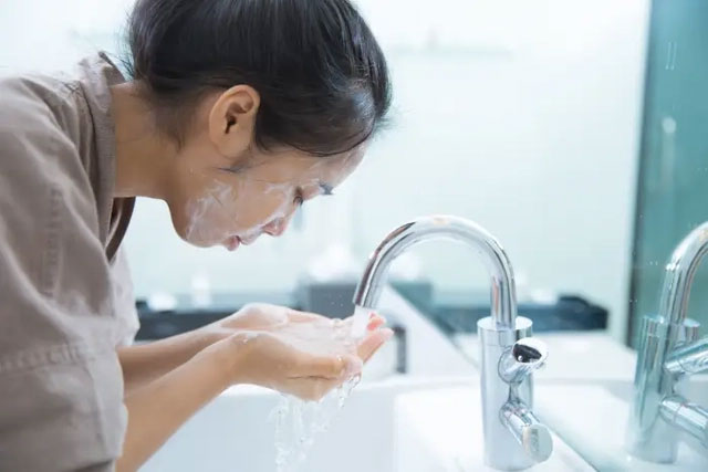 Rửa mặt thế nào để có làn da sạch và khỏe mạnh, theo chuyên gia-1