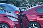 Ô tô chồng lên nhau sau cú tông liên hoàn ở Nha Trang: Công an truy tìm tài xế-2
