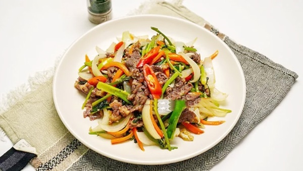 Bận rộn chị em hãy làm ngay món thịt bò xào hành tây, cách làm đơn giản mà nhanh chóng, ngon miệng-3