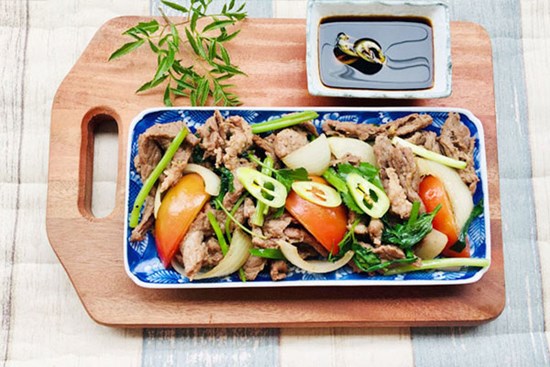 Bận rộn chị em hãy làm ngay món thịt bò xào hành tây, cách làm đơn giản mà nhanh chóng, ngon miệng