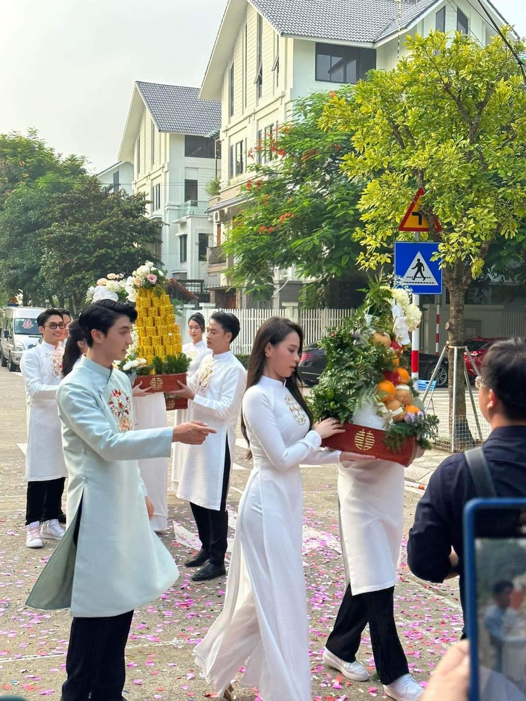 Lộ hình ảnh lễ ăn hỏi Bình An - Phương Nga: Dàn bê tráp toàn những cái tên đình đám-2