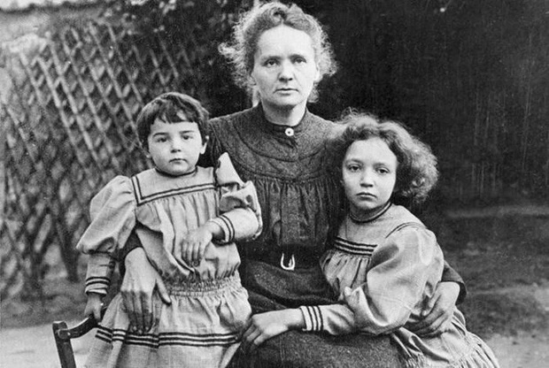 Cách dạy 2 con gái thành công của nữ bác học Marie Curie-1