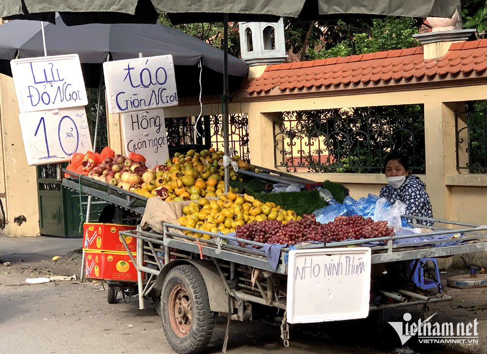 Trái cây ngoại ồ ạt về chợ Việt, có loại giá rẻ hơn rau-1