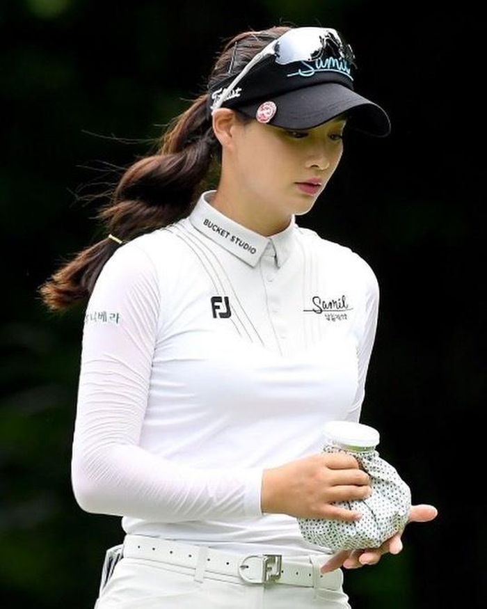 Bi Rain vướng tin ngoại tình với golf thủ sinh năm 1996-2