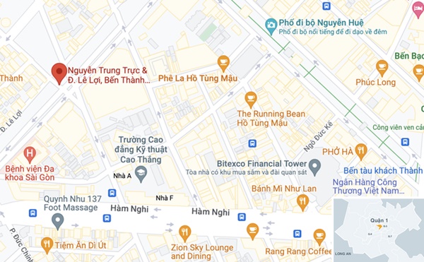 Xe máy vỡ nát sau cú va chạm với ôtô ở trung tâm TP.HCM-2