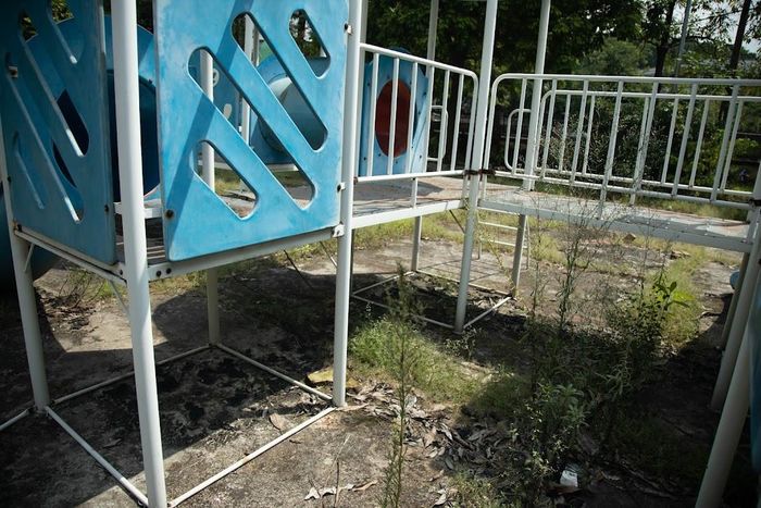 Kỳ lạ ở nơi bốc thăm suất học mầm non Hà Nội: Trường đang bỏ hoang cho cỏ mọc-9