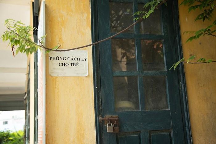 Kỳ lạ ở nơi bốc thăm suất học mầm non Hà Nội: Trường đang bỏ hoang cho cỏ mọc-3