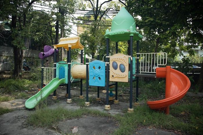 Kỳ lạ ở nơi bốc thăm suất học mầm non Hà Nội: Trường đang bỏ hoang cho cỏ mọc-10