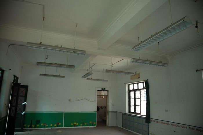 Kỳ lạ ở nơi bốc thăm suất học mầm non Hà Nội: Trường đang bỏ hoang cho cỏ mọc-6