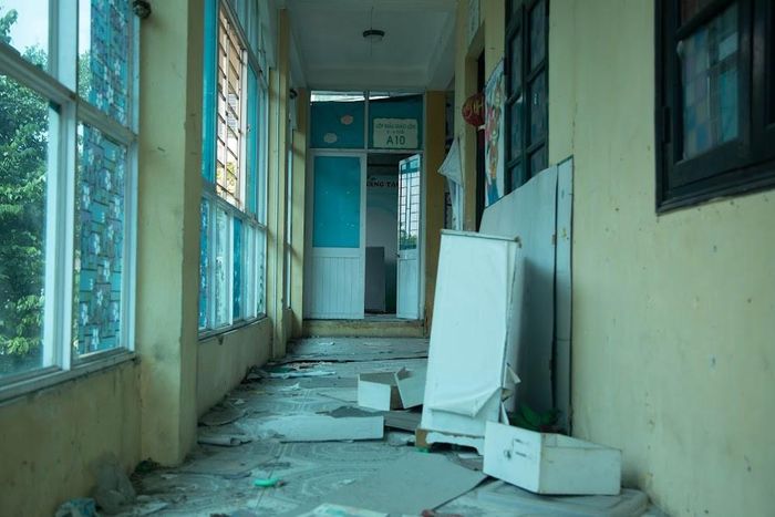 Kỳ lạ ở nơi bốc thăm suất học mầm non Hà Nội: Trường đang bỏ hoang cho cỏ mọc-4