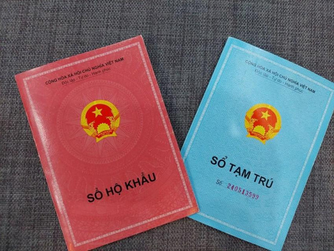 Chật vật lên phường xin xác nhận khi hộ khẩu giấy bị thu hồi-2