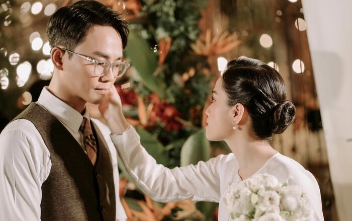 Vừa lên xe hoa, bồ cũ Quang Hải bị gái lạ dằn mặt đòi trả chồng, chuyện gì đây?-4