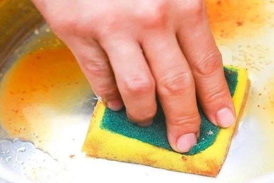 5 mẹo giúp đánh bay vết bẩn trên nồi sau khi nấu kẹo, thắng đường