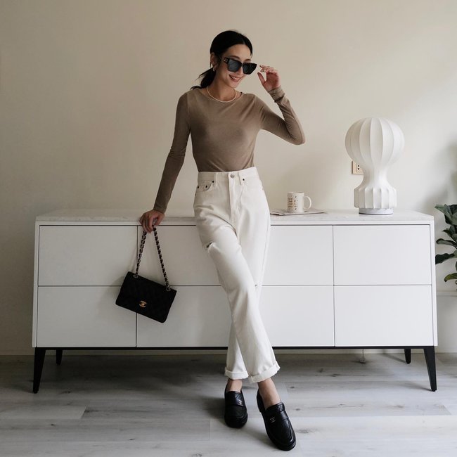 11 cách mặc áo thun mỏng sành điệu từ đi làm đến đi chơi-1