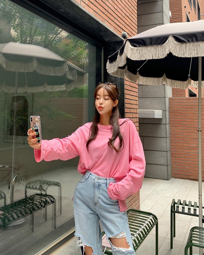 11 cách mặc áo thun mỏng sành điệu từ đi làm đến đi chơi-3