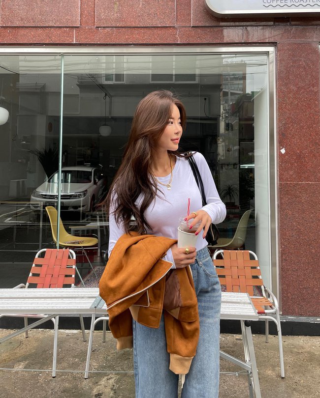 11 cách mặc áo thun mỏng sành điệu từ đi làm đến đi chơi-6