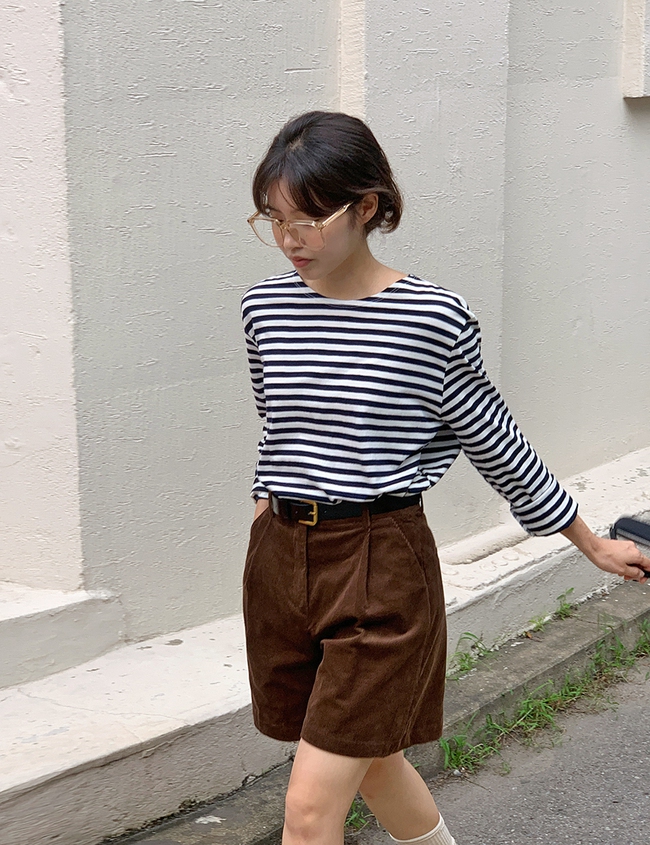 11 cách mặc áo thun mỏng sành điệu từ đi làm đến đi chơi-10