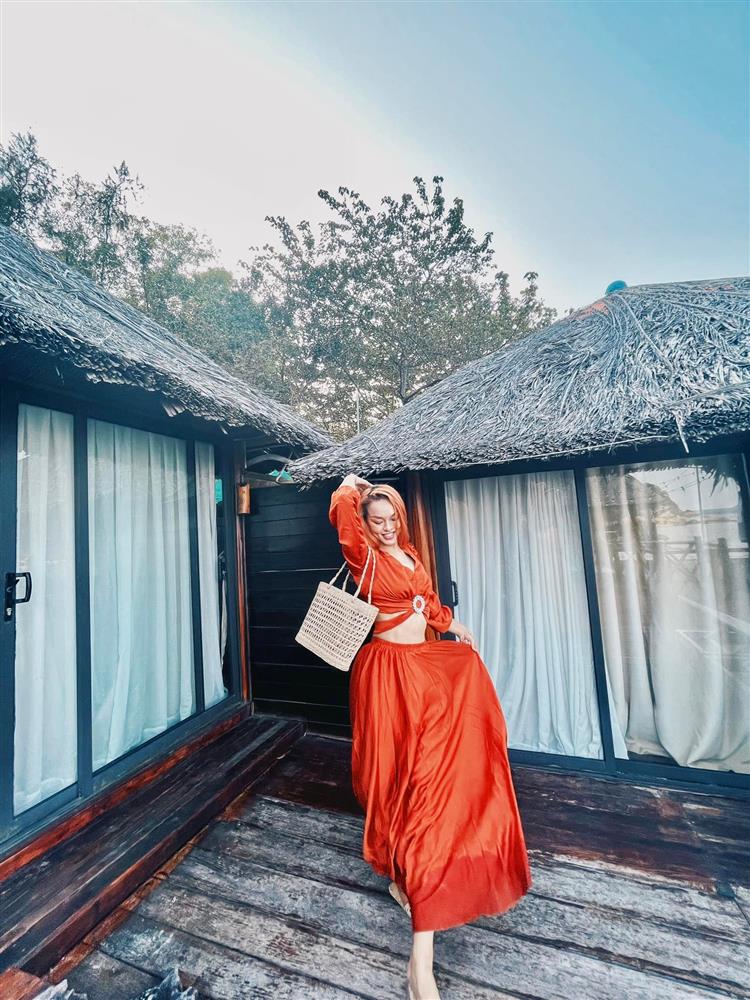 Những lần mặc kín hiếm hoi không nổi loạn của Á hậu 4 Mai Ngô-7