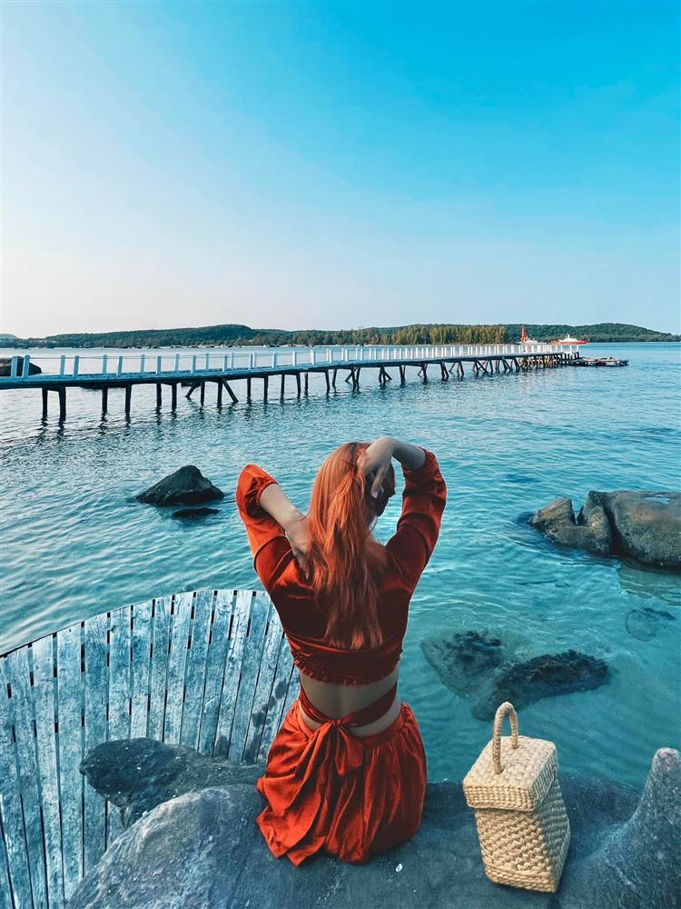 Những lần mặc kín hiếm hoi không nổi loạn của Á hậu 4 Mai Ngô-9