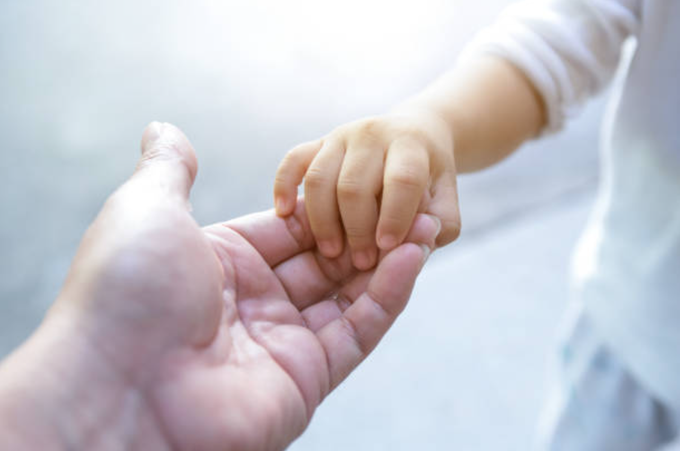 Đau lòng mẹ bỏ con lại trên võng, lạnh lùng bỏ đi không ngoái lại một lần-1