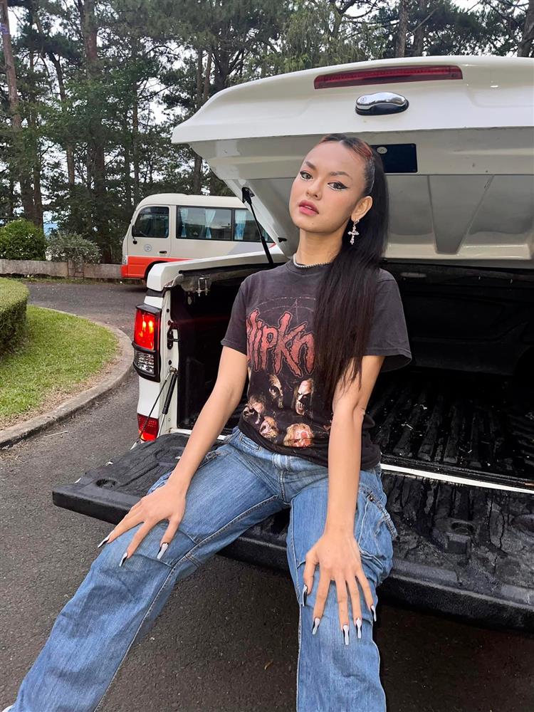 Những lần mặc kín hiếm hoi không nổi loạn của Á hậu 4 Mai Ngô-17