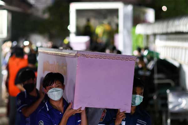 Thân nhân thảm kịch Thái Lan: Tôi đang chờ nhìn mặt con lần cuối-5