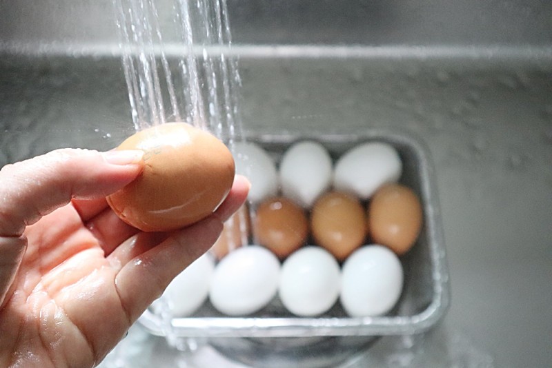 Học người Hàn cách làm trứng nướng muối bằng nồi cơm điện vừa dễ vừa ngon-1