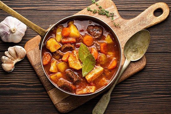 Cuối tuần mẹ đảm đãi cả nhà món bò sốt vang thơm lừng, mềm ngon, ai cũng tấm tắc khen