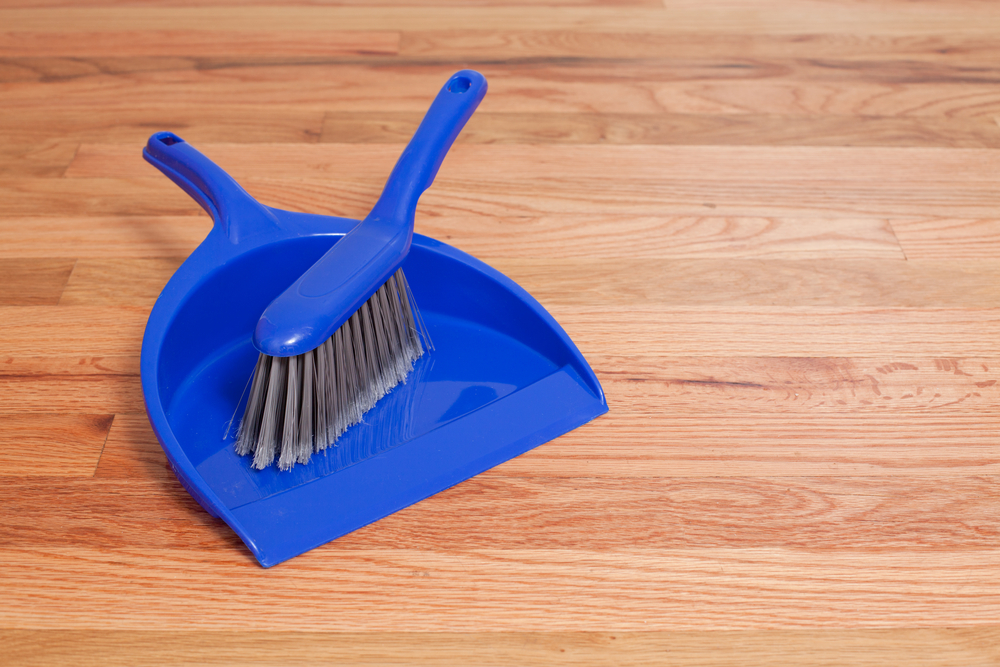 Làm sạch sàn gỗ trong nhà chẳng còn khó vì đã có những tuyệt chiêu này-1