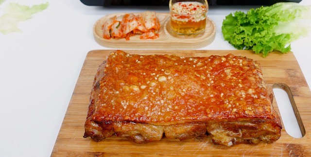 Thịt ba chỉ quay thơm ngon, da giòn rụm, nhai rôm rốp đơn giản với nồi chiên không dầu-1