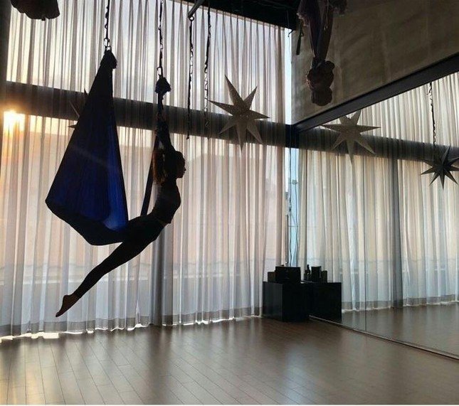 Nữ thần xinh đẹp số 1 Hàn Quốc da sáng như pha lê, dáng thon gầy, mê ăn loại quả mọng rẻ tiền-10