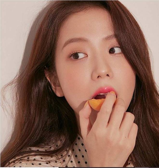 Nữ thần xinh đẹp số 1 Hàn Quốc da sáng như pha lê, dáng thon gầy, mê ăn loại quả mọng rẻ tiền-8