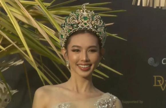 Thùy Tiên lần đầu đội vương miện mới của Miss Grand International 2022, hợp đến khó tin-5