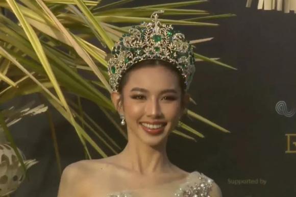 Thùy Tiên lần đầu đội vương miện mới của Miss Grand International 2022, hợp đến khó tin-6