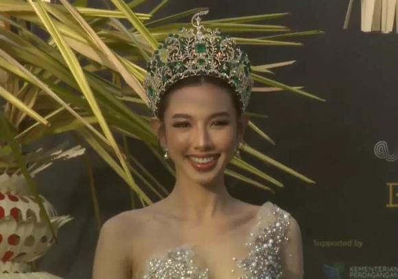 Thùy Tiên lần đầu đội vương miện mới của Miss Grand International 2022, hợp đến khó tin-7